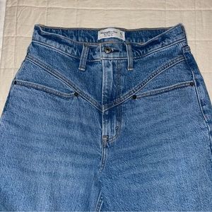 Abercrombie 90s Straight Ultra High Rise Curve Love